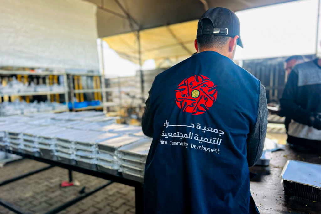 إحسان | وجبات ساخنة تعيد للنازحين في غزة معنى الدفء والكرامة